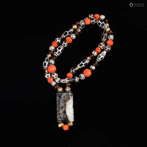 AN ANTIQUE NECKLACE WITH ASSORTED BEADS