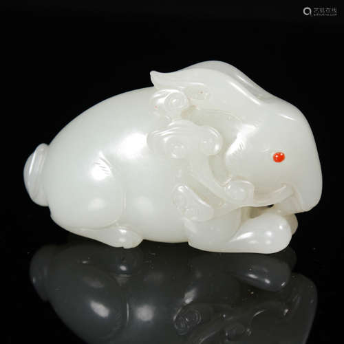 A HETIAN JADE RABBIT ORNAMENT