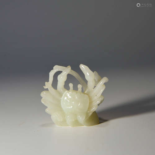 A HETIAN JADE CRAB ORNAMENT