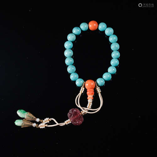 AN 18 PIECES TURQUOISE BEADS BRACELET