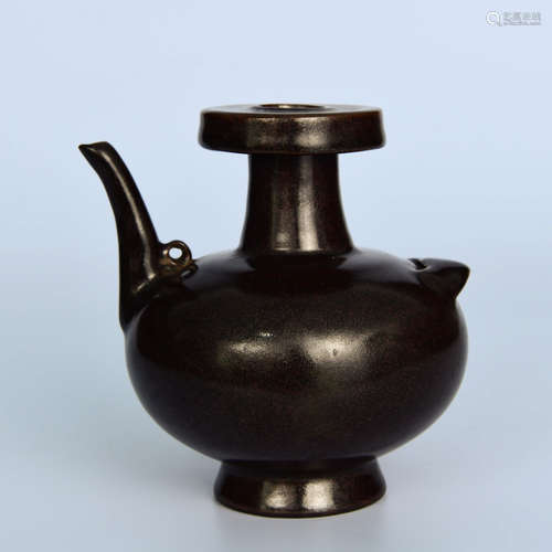 A BLACK GLAZED PORCELAIN EWER