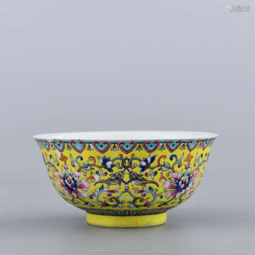 A YELLOW GROUND FAMILLE ROSE FLORAL PORCELAIN BOWL