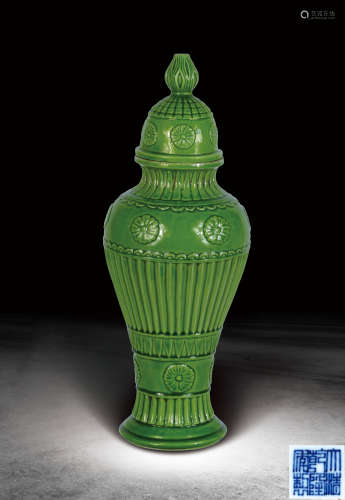清  綠釉團花紋蓋瓶