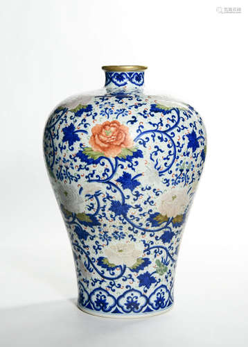 CHINESE DOUCAI PORCELAIN VASE MARKED