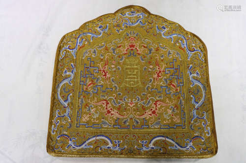 CHINESE QING DYNASTY SILK EMBROIDERY BACK REST