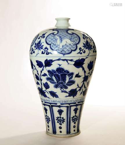CHINESE BLUE WHITE MEIPING VASE