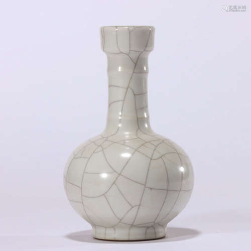 CHINESE CRACKLE GLAZED PORCELAIN VASE