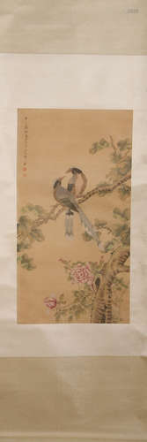 CHINESE A CHINESE FLOWER AND BIRD PAINTING SILK SCROLL ZOU YIGUI MARK