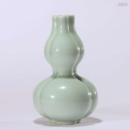 CHINESE CELADON GLAZED PORCELAIN VASE MARKED