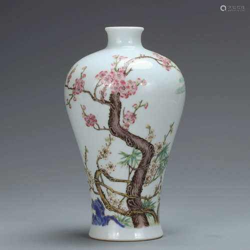 CHINESE FAMILLE ROSE PORCELAIN VASE MARKED