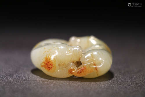 CHINESE JADE PENDANT OF TWO CATS