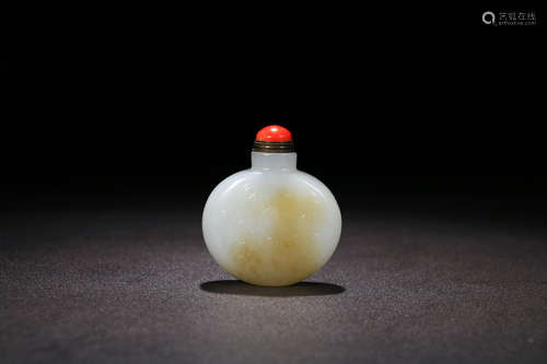 CHINESE WHITE JADE SNUFF BOTTLE