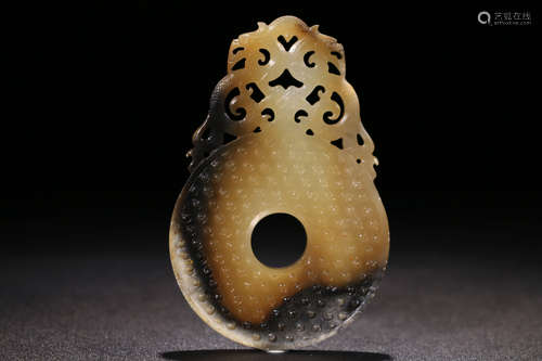 CHINESE ARCHAISTIC JADE PENDANT