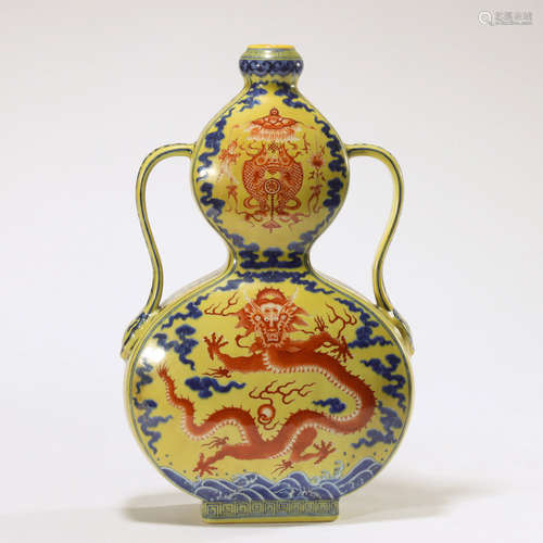 CHINESE FAMILLE ROSE GOURD SHAPED PORCELAIN VASE