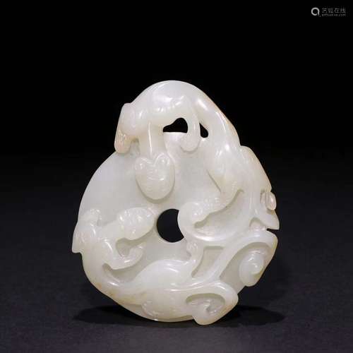 A Hetian Jade Dragon Carved Pendant