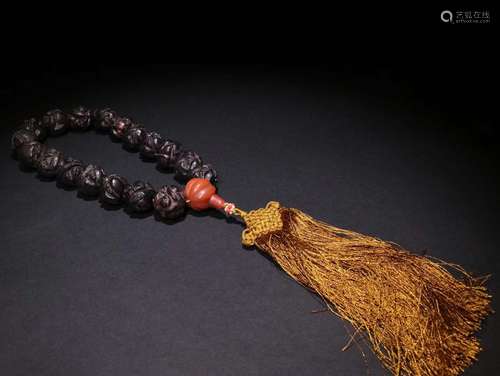 An Agarwood 18-Bead Pendant