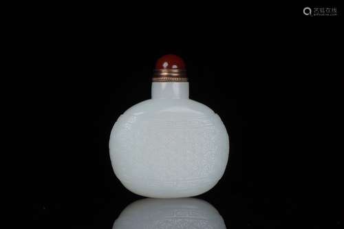 A Hetian Jade Snoof Bottle With Pattern