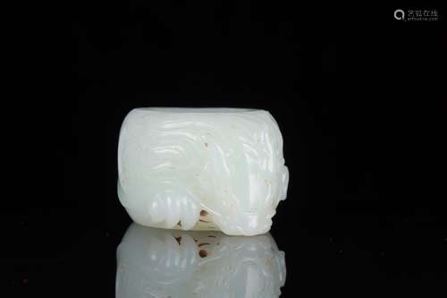 A Hetian Jade Dragon Carved Ring