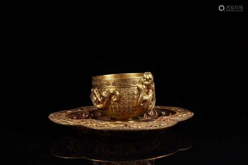 A Gilding Dragon Carved Tea Cup