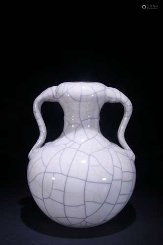 A Porcelain Ge Kiln Ruyi Vase