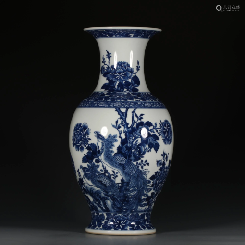 Qing Dynasty,Blue and Wihte Vase