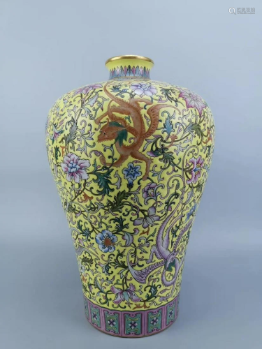 Qing Dynasty,Yellow-Ground Enamel Vase