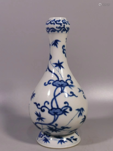Qing Dynasty, Blue and White Garlic Vase