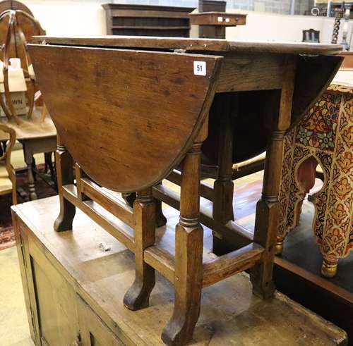 An early 18th century oak gateleg table, width 105cm, depth 38cm, height 70cm