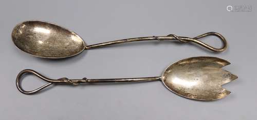 A pair of Edwardian silver salad servers with loop twist handles, by John Charles Grinsell,