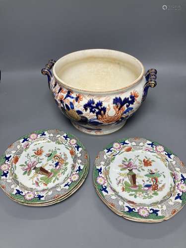 A set of six early 19th century Masons Ironstone dessert dishes and an ironstone tureen base (7)