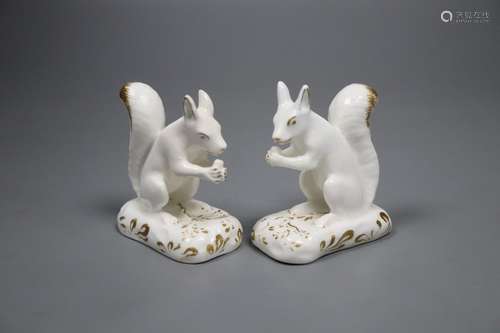 A pair of Grainger, Lee & Co. gilt and white porcelain figures of squirrels, c.1820-37, 6.5cm high