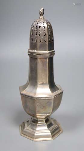 An Edwardian silver octagonal sugar caster, by William Ltd, Birmingham, 1906, 21.5cm, 6oz.CONDITION: