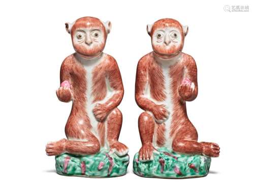 A Pair of Chinese Export Famille-rose Figures of Monkeys, 19th / 20th Century | 十九 / 二十世紀 粉彩靈猴獻壽擺件一對