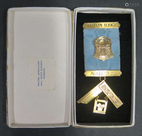 A 9ct Gold Masonic Jewel from Hilton No. 3572 Province of Natal, c. 8.3g weighable gold