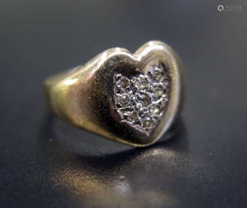 A Victorian 9ct Gold and Diamond Set Heart Shaped Ring, Chester 1893, JH, size K, 3.6g