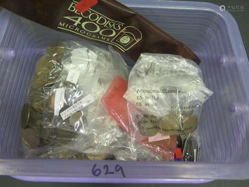 A Box of Copper Coins including Half Pennies, American Cents, Victorian and later Pennies,