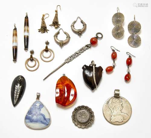 A collection of 19th century and later earrings, to include: a Victorian pair of gilt filigree