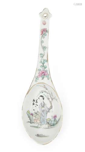 A large Chinese porcelain spoon, Republic period, painted in famille rose enamels with a lady and