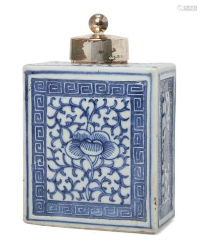 A Chinese blue and white porcelain tea caddy, early 20th century, of rectangular form, with