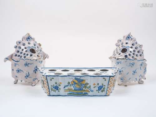 A Delft style ceramic bulb box, late 18th / early 19th century, decorated to the exterior with