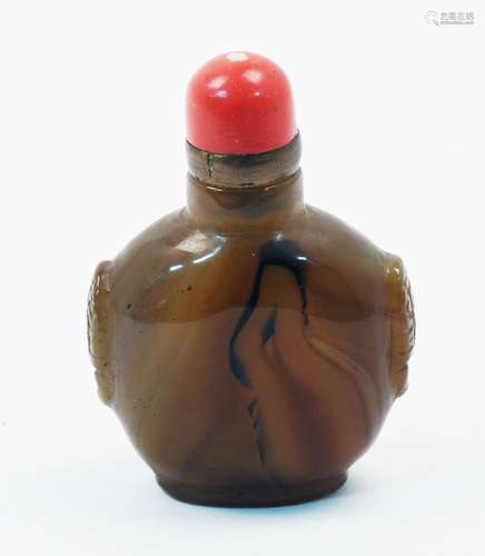 A Chinese agate snuff bottle, early 20th century, carved with simulated beast ring handles and a