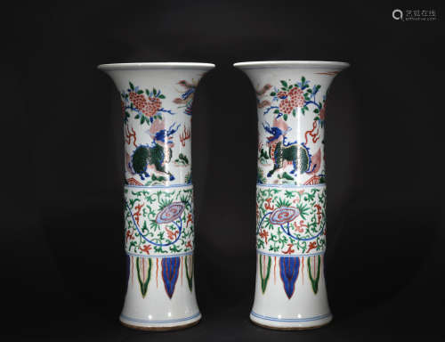 A pair of  five-coloured vase