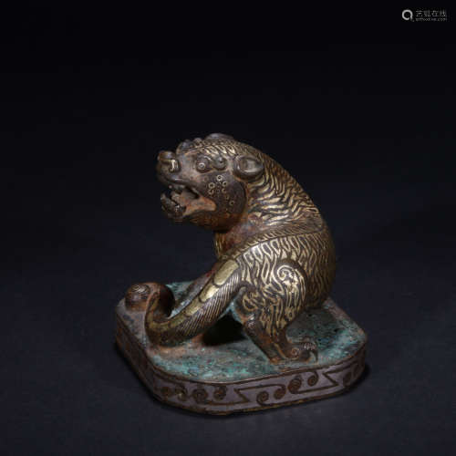 A gilt bronze beast seal inlaid with gold and silver