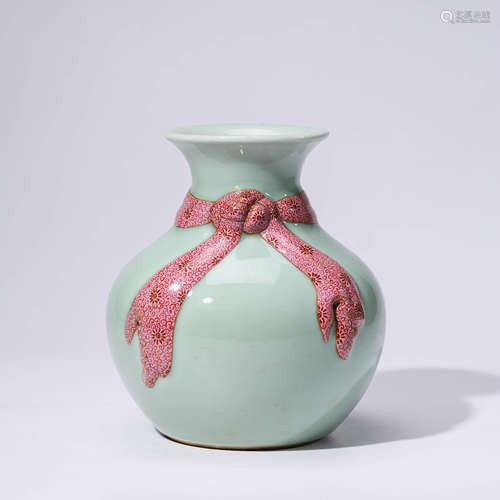 A CHINESE CELADON-GLAZED  VASE MARKED QIAN LONG