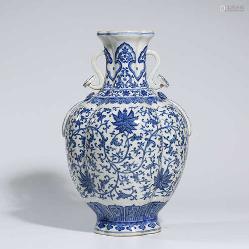 A CHINESE BLUE AND WHITE PORCELIAN INTERLOCK BRANCHES VASE MARKED QIAN LONG