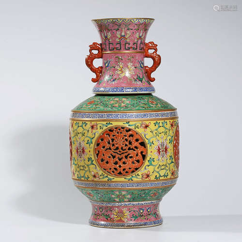 A CHINESE FAMILLE ROSE PORCELAIN DRAGON VASE MARKED  QIAN LONG