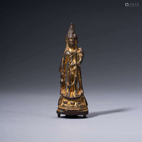 A CHINESE TANG GILT-BRONZE AVALOKITESHVARA STATUE