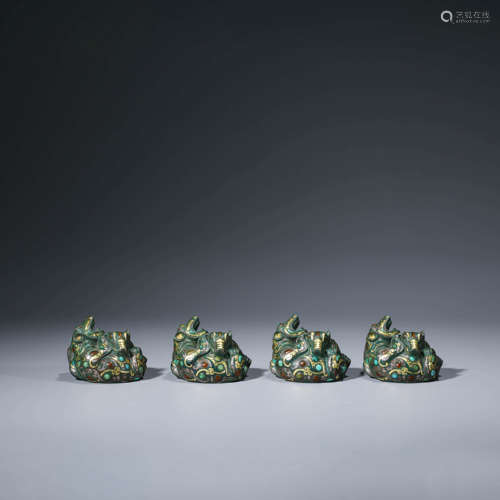 A SET OF CHINESE GOLD INLAID BRONZE MAT WEIGHTS