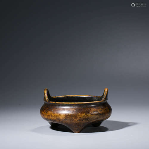 A CHINESE GILT-BRONZE TRIPOT CENSER MARKED XUAN DE