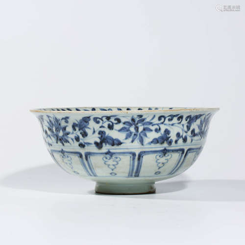 A CHINESE BLUE AND WHITE PORCELAIN INTERLOCK BRANCHES BOWL